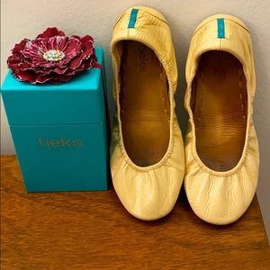 Nude patent Tieks ballet flats size 8